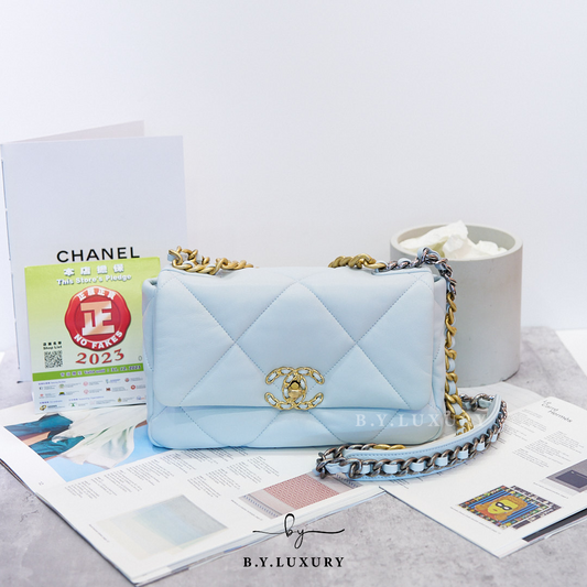 全新現貨 CHANEL 19 Medium 小羊皮 中號 淺藍色