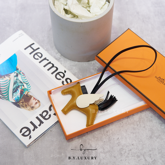 全新現貨 HERMES HERMES Rodeo Pegase PM 芝麻色/黑色/奶油白