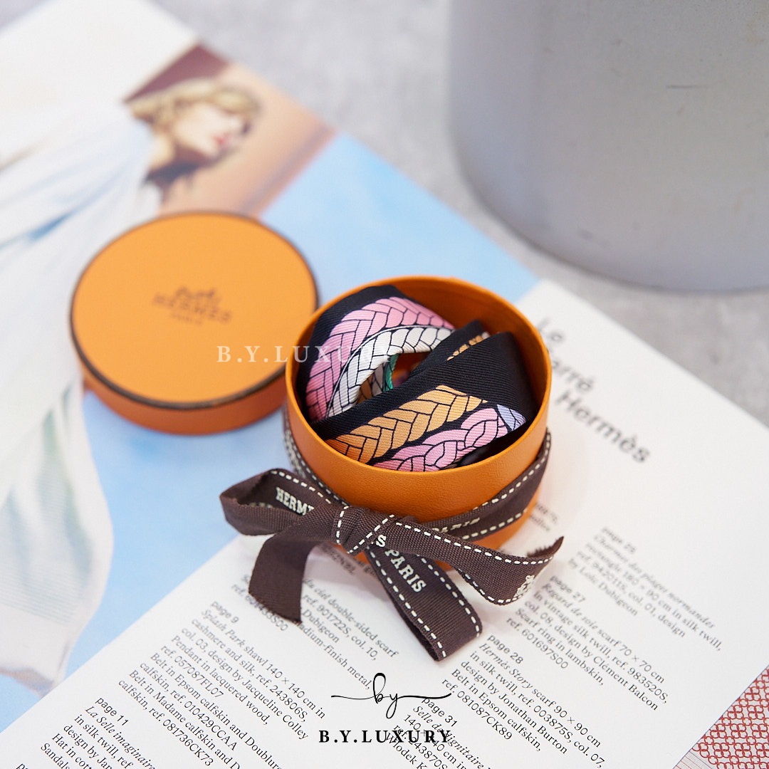 全新現貨 HERMES Tresses H doll Twilly Abricot / Noir / Rose