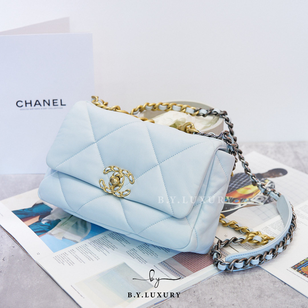 全新現貨 CHANEL 19 Medium 小羊皮 中號 淺藍色