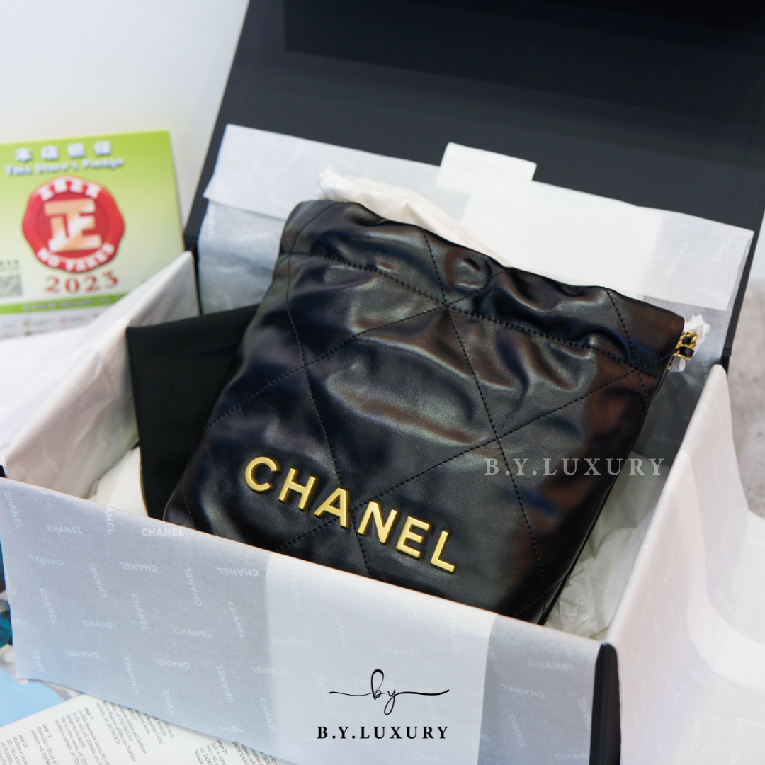 全新現貨 CHANEL 22 Mini 小牛皮 黑 金 AS3980