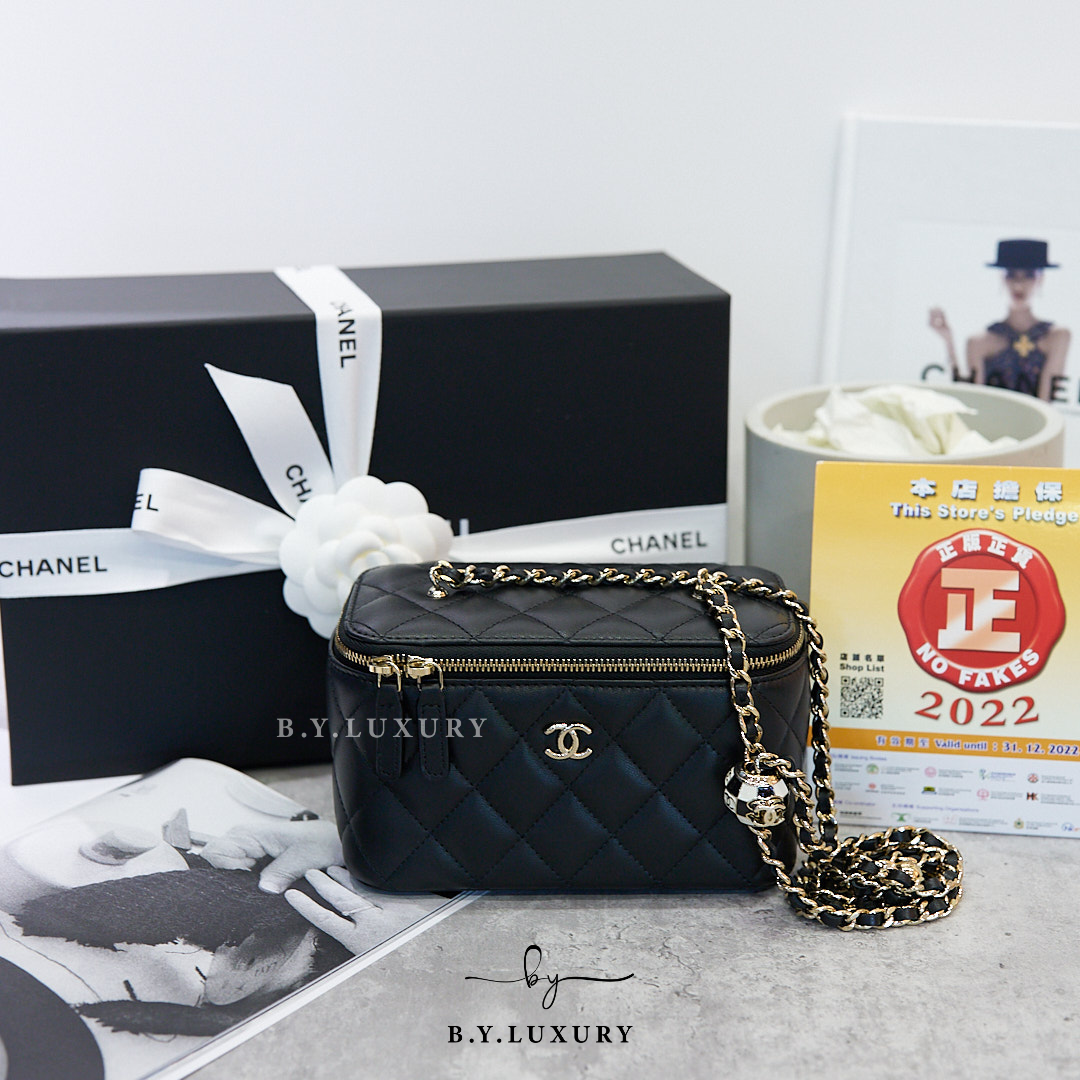 全新現貨 CHANEL Vanity Case 23C 黑白足球 長盒子 廢包 AP2303