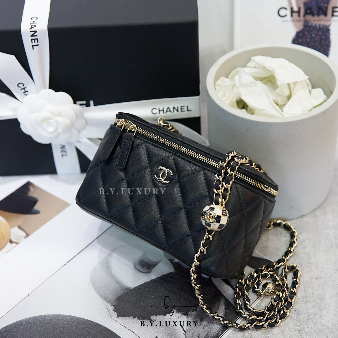 全新現貨 CHANEL Vanity Case 23C 黑白足球 長盒子 廢包 AP2303