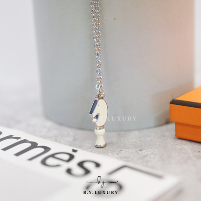 全新現貨 HERMES Cavalier necklace Pendant 10 奶昔白 馬頭棋子 頸鏈